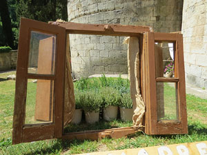 Temps de Flors 2017. Instal&middot;lacions i muntatges florals darrere dels absis de Sant Pere de Galligants