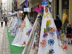 Temps de Flors 2017. Instal·lacions i muntatges als espais del carrer Nou