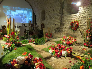 Temps de Flors 2017. Decoracions florals als diversos espais dels Soterranis de la Catedral