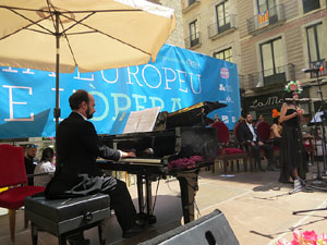 Temps de Flors 2017. Dia Europeu de l'&Ograve;pera 2017 a la pla&ccedil;a del Vi de Girona