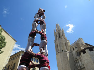 Temps de Flors 2017. Diada Castellera a la pla&ccedil;a de Sant Feliu amb els Marrecs de Salt, els Xics de Granollers, i els Xiquets de Reus