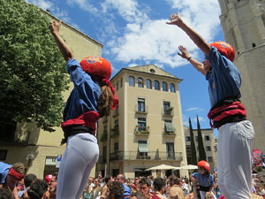 Temps de Flors 2017. Diada Castellera a la pla&ccedil;a de Sant Feliu amb els Marrecs de Salt, els Xics de Granollers, i els Xiquets de Reus