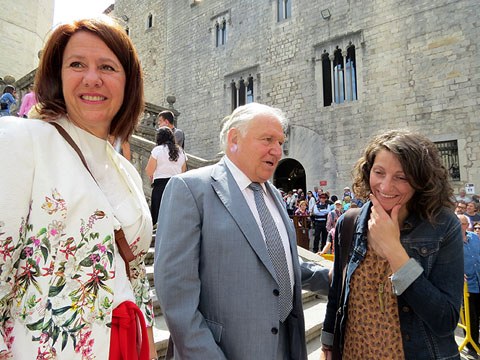 L'alcaldessa de Girona, Marta Madrenas, l'alcalde de Llagostera, Ferm&iacute; Santamaria, i la pregonera, Noem&iacute; Jordana