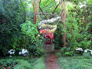 Temps de Flors 2017. Muntatges florals als diversos espais de la Casa Lle&oacute; Avinay, al Call jueu