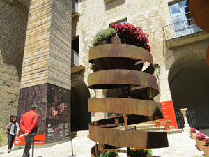 Temps de Flors 2017. Muntatges i instal&middot;lacions florals al pati del Museu d'Art de Girona