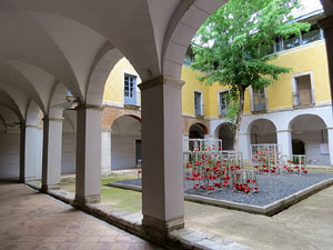 Temps de Flors 2017. Instal&middot;lacions i muntatges florals al claustre del Centre Cultural La Merc&egrave;