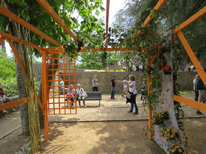 Temps de Flors 2017. Instal&middot;lacions i decoracions florals als diversos espais del Passeig Arqueol&ograve;gic