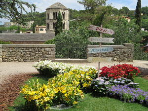 Temps de Flors 2017. Instal&middot;lacions i decoracions florals als diversos espais del Passeig Arqueol&ograve;gic