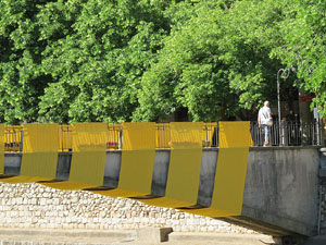 Temps de Flors 2017. Instal·lació 'Rusc a lOnyar' al Pont d'en Gómez