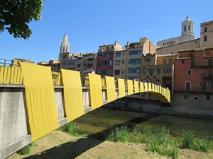 Temps de Flors 2017. Instal·lació 'Rusc a lOnyar' al Pont d'en Gómez