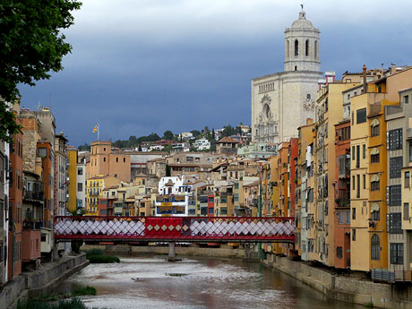 Temps de Flors 2017. Instal·lació Espiem Girona al Pont de les Peixateries Velles