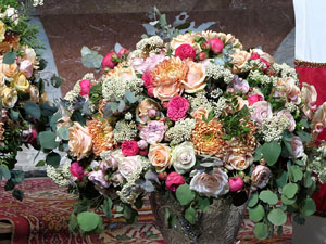 Temps de Flors 2017. Decoracions florals a l'interior de la nau g&ograve;tica de Sant Feliu