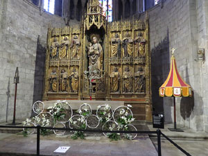 Temps de Flors 2017. Decoracions florals a l'interior de la nau g&ograve;tica de Sant Feliu