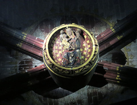 Clau de volta de la nau il·luminada durant l'espectacle