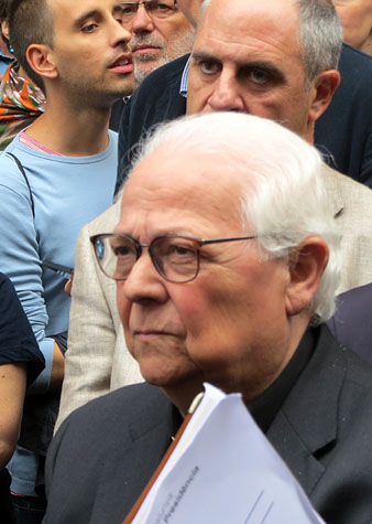 El bisbe de Girona, Francesc Pardo i l'exalcalde de Girona, Albert Ballesta, a la concentració