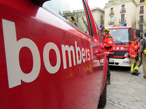Vehicles dels bombers amb els que varen arribar a la plaça del Vi
