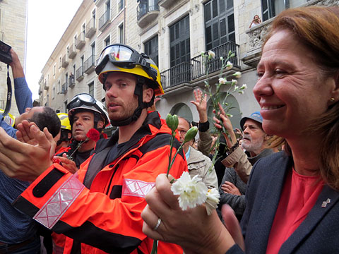 Rebuda dels bombers per l'alcaldessa Marta Madrenas