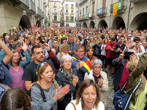 La concentració a la plaça del Vi