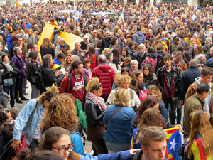 Jornada de vaga general 8N. Concentració davant la seu de la Generalitat a Girona