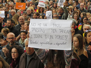 Jornada de vaga general 8N. Concentració davant la seu de la Generalitat a Girona