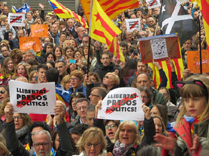 Jornada de vaga general 8N. Concentració davant la seu de la Generalitat a Girona