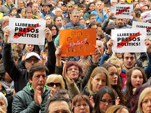 Jornada de vaga general 8N. Concentració davant la seu de la Generalitat a Girona