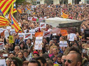 Jornada de vaga general 8N. Concentració davant la seu de la Generalitat a Girona