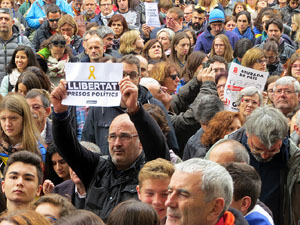Jornada de vaga general 8N. Concentració davant la seu de la Generalitat a Girona