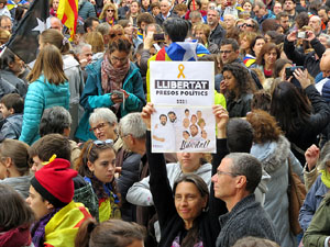 Jornada de vaga general 8N. Concentració davant la seu de la Generalitat a Girona
