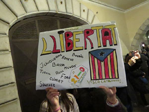 Jornada de vaga general 8N. Concentració a la plaça del Vi