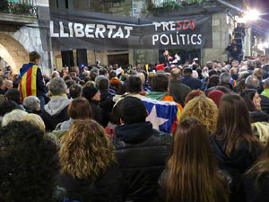 Jornada de vaga general 8N. Concentració a la plaça del Vi