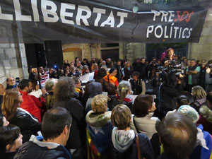 Jornada de vaga general 8N. Concentració a la plaça del Vi