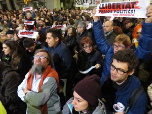 Jornada de vaga general 8N. Concentració a la plaça del Vi
