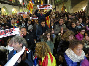 Jornada de vaga general 8N. Concentració a la plaça del Vi