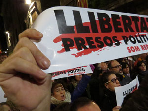 Jornada de vaga general 8N. Concentració a la plaça del Vi