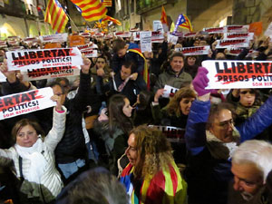 Jornada de vaga general 8N. Concentració a la plaça del Vi