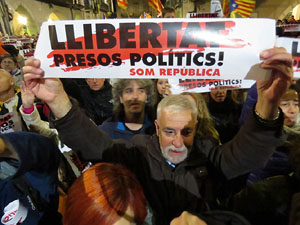 Jornada de vaga general 8N. Concentració a la plaça del Vi