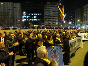Concentraci&oacute; davant la delegaci&oacute; del govern espanyol convocada pel Comit&egrave; de Defensa de la Rep&uacute;blica (CDR) de Catalunya