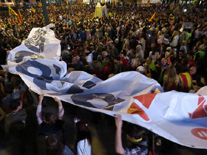Concentraci&oacute; a la pla&ccedil;a de la Constituci&oacute; convocada per la plataforma Girona Vota a favor del Refer&egrave;ndum