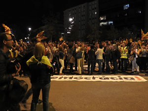 Concentraci&oacute; a la pla&ccedil;a de la Constituci&oacute; convocada per la plataforma Girona Vota a favor del Refer&egrave;ndum