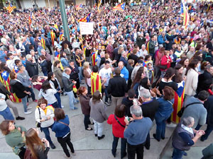 Concentraci&oacute; a la pla&ccedil;a de la Constituci&oacute; convocada per la plataforma Girona Vota a favor del Refer&egrave;ndum