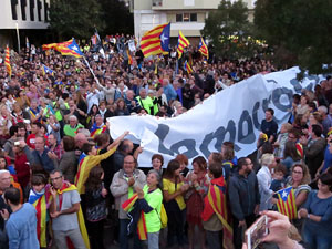 Concentraci&oacute; a la pla&ccedil;a de la Constituci&oacute; convocada per la plataforma Girona Vota a favor del Refer&egrave;ndum