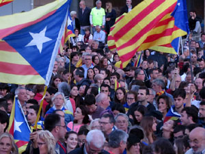 Concentraci&oacute; a la pla&ccedil;a de la Constituci&oacute; convocada per la plataforma Girona Vota a favor del Refer&egrave;ndum