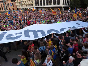 Concentraci&oacute; a la pla&ccedil;a de la Constituci&oacute; convocada per la plataforma Girona Vota a favor del Refer&egrave;ndum