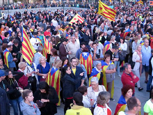 Concentraci&oacute; a la pla&ccedil;a de la Constituci&oacute; convocada per la plataforma Girona Vota a favor del Refer&egrave;ndum