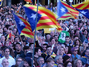 Concentraci&oacute; a la pla&ccedil;a de la Constituci&oacute; convocada per la plataforma Girona Vota a favor del Refer&egrave;ndum