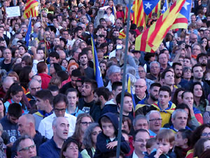 Concentraci&oacute; a la pla&ccedil;a de la Constituci&oacute; convocada per la plataforma Girona Vota a favor del Refer&egrave;ndum