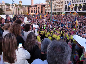 Concentraci&oacute; a la pla&ccedil;a de la Constituci&oacute; convocada per la plataforma Girona Vota a favor del Refer&egrave;ndum