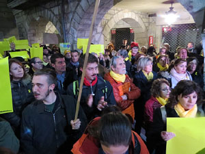 Concentració a la plaça del Vi de protesta pels tres mesos de presó de Jordi Sànchez i Jordi Cuixart