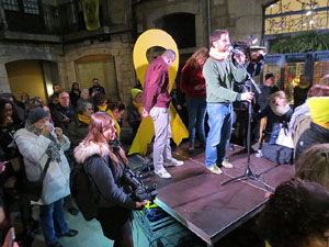 Concentració a la plaça del Vi de protesta pels tres mesos de presó de Jordi Sànchez i Jordi Cuixart